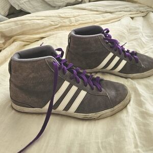 Womens Old School Hightop Adidas Sneakers / Tennis Shoes